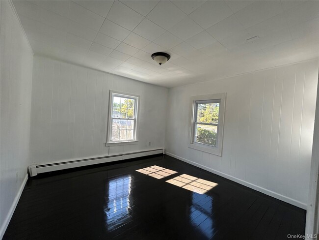 Building Photo - 490 Commack Rd