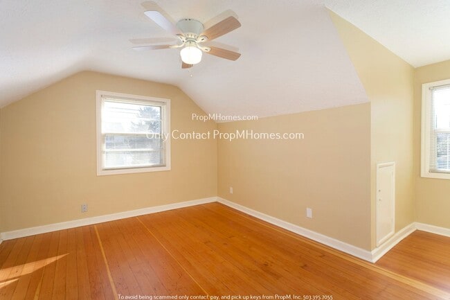 Building Photo - 3031 SE 52nd Ave