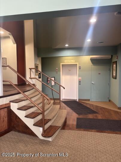 Building Photo - 800 James Ave