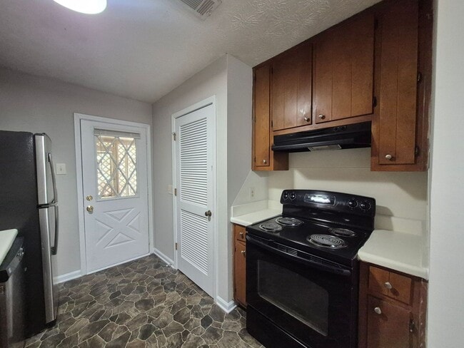 Building Photo - Updated & Move-In Ready 2BR Duplex in the Heart of Lawrenceville!