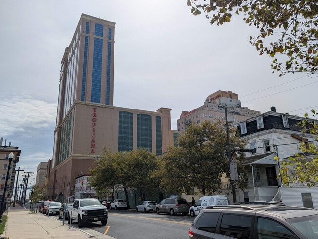 Building Photo - 16 N Iowa Ave