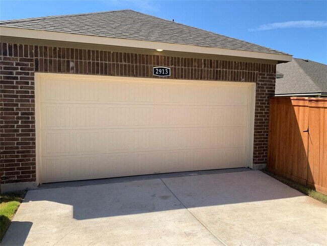 Building Photo - 2913 Sage Ranch Dr