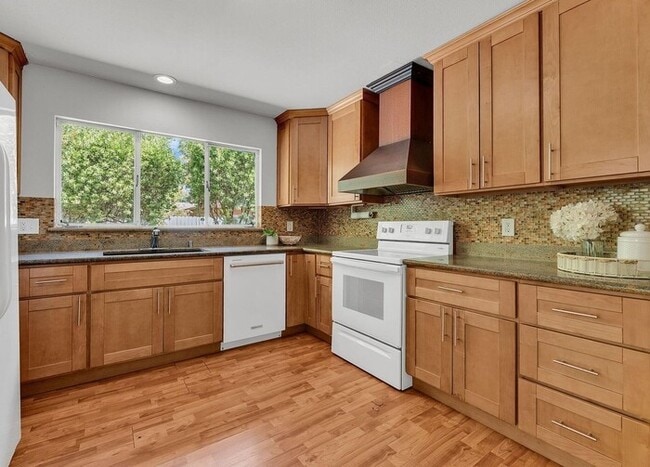 Building Photo - Sun-Filled Single-Story Home with Private Yard in Prime Walnut Creek Location