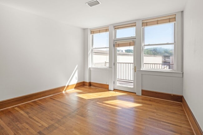 Building Photo - 55 1/2 Haywood St, Apt 3B