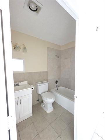 Building Photo - 6408 Elmview Dr