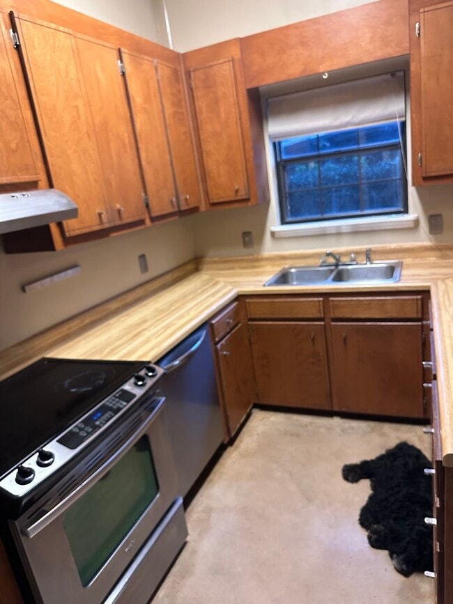 Building Photo - Great townhome in Brewster Estates!