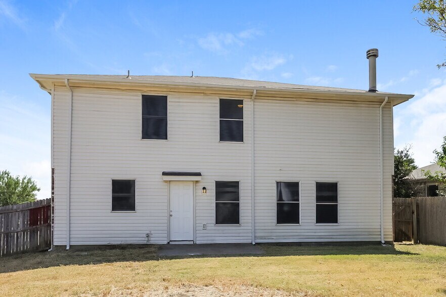 Building Photo - 8750 Gray Fox Ct
