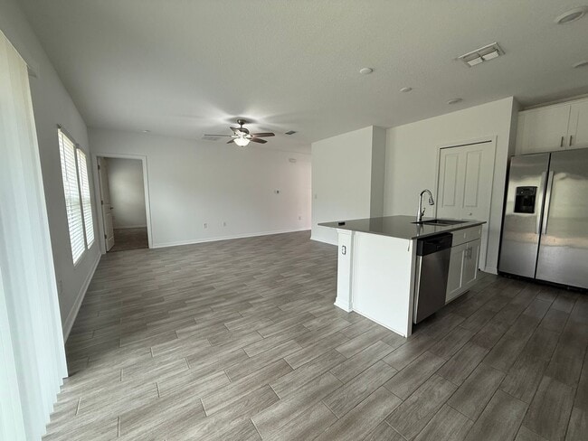 Building Photo - Beautiful 3 bedroom 2 bathroom home