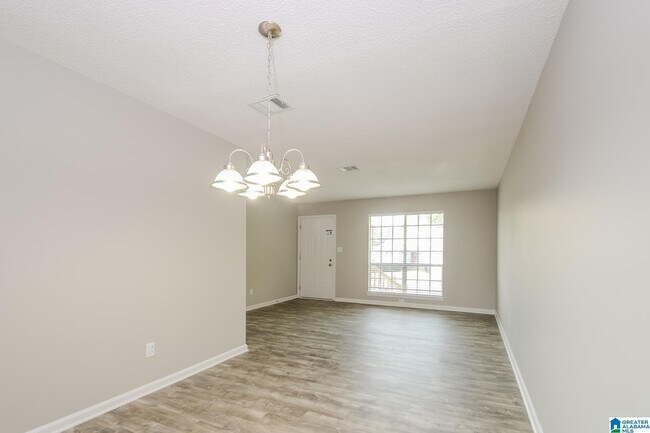 Building Photo - 541 Closhire Ln