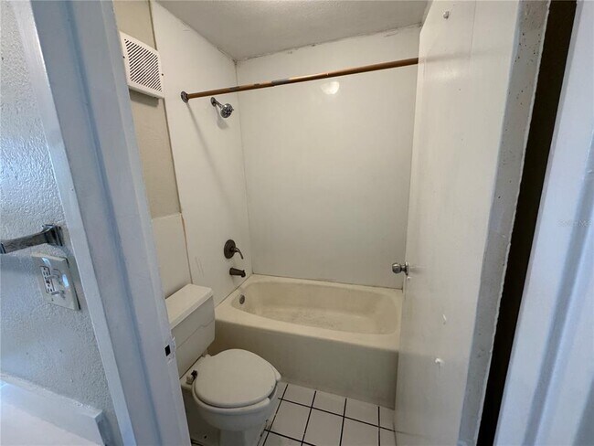 Building Photo - 7900 S Orange Blossom Trail