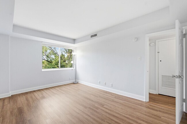Building Photo - 8315 N Brook Ln