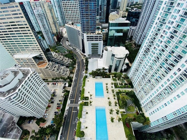 Building Photo - 950 Brickell Bay Dr