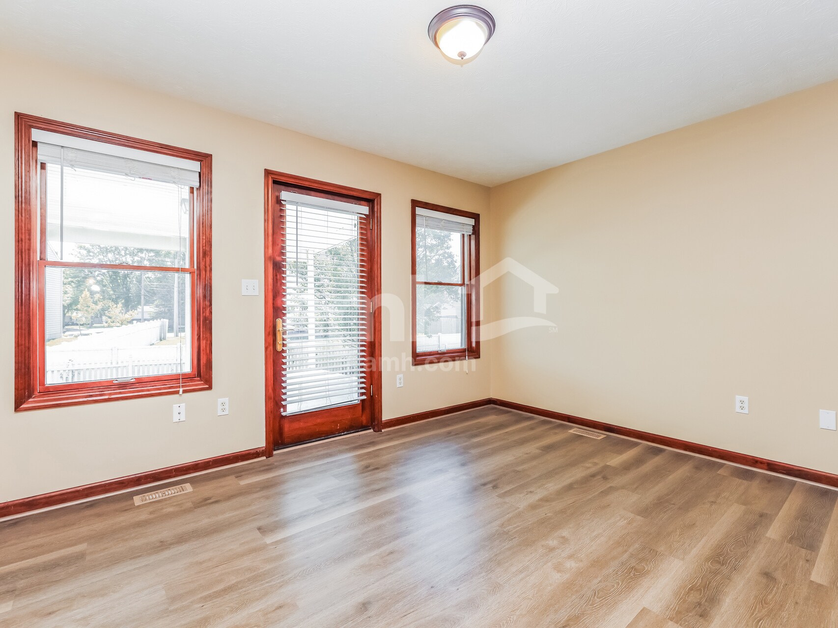 Building Photo - 5692 Cottonwood Ct