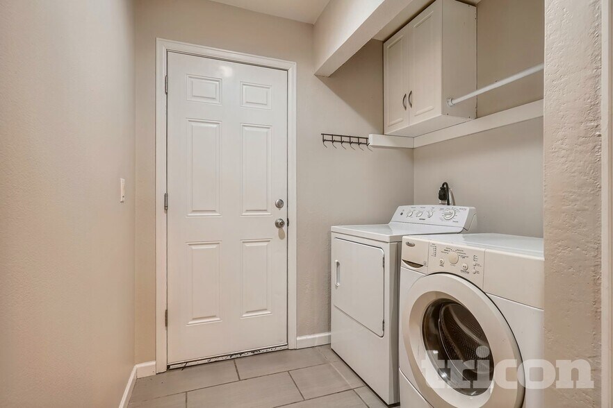 Building Photo - 8517 Piute Row