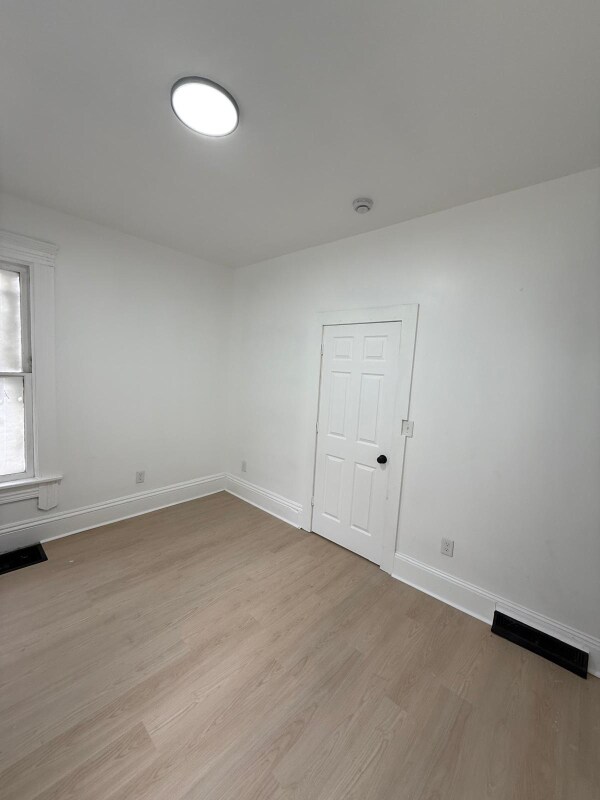 Building Photo - 1447 W 101st St