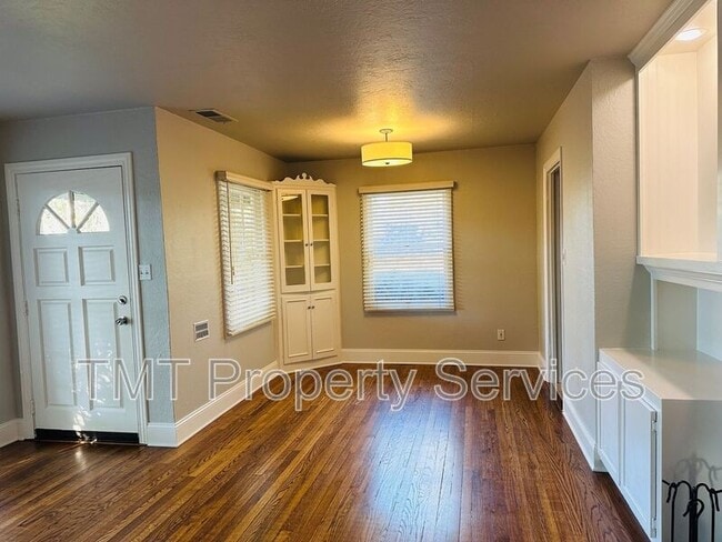 Building Photo - 5536 D St