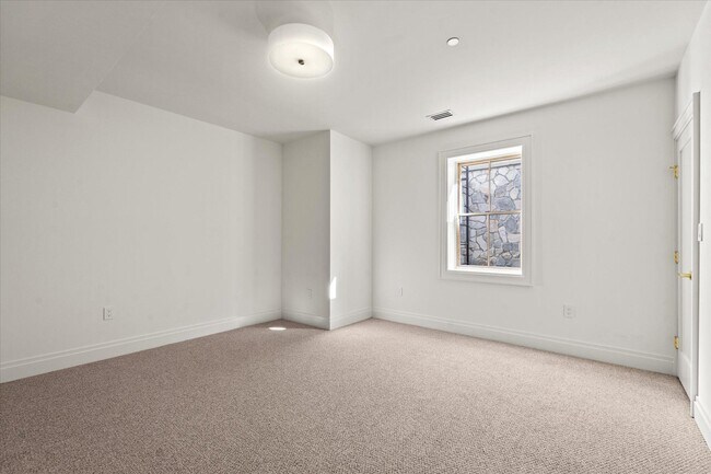 Building Photo - 5022 Cathedral Ave NW