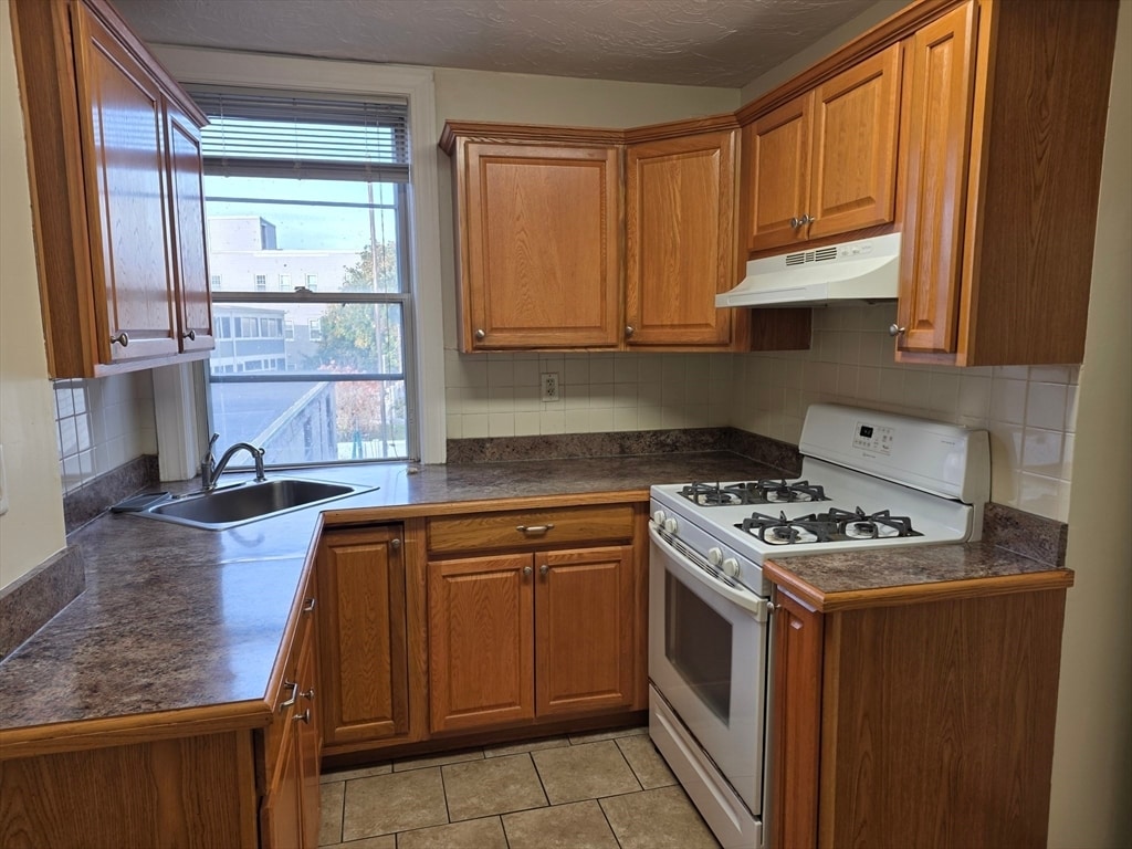 Building Photo - 341 Cambridge St