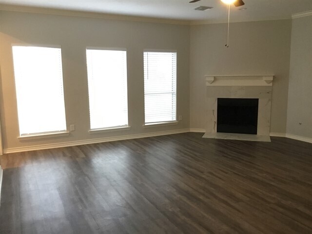 Building Photo - 3506 Pine Tree Dr