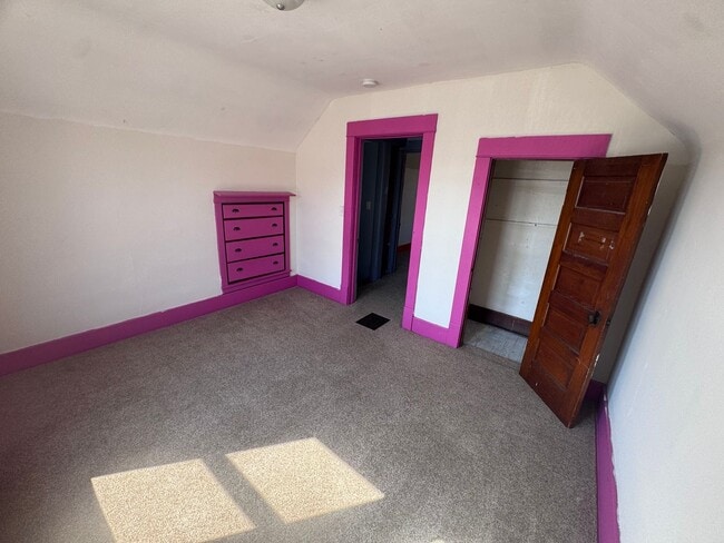 Building Photo - Spacious 4-Bed Home Near Schools with Back...