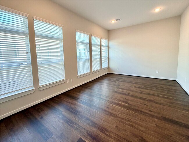 Building Photo - 5815 Fairdale Ln