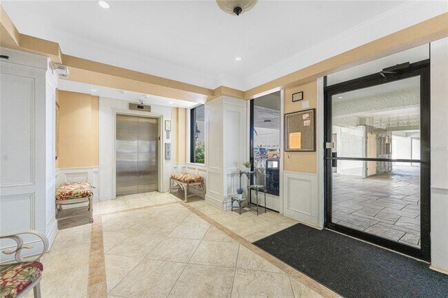 Building Photo - 1500 Park Beach Cir