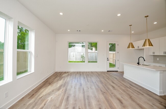 Building Photo - 7703 Inwood Grv Ln