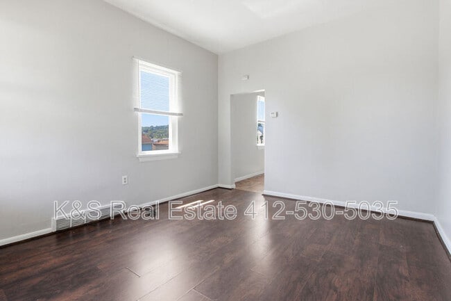 Building Photo - 433 28th St