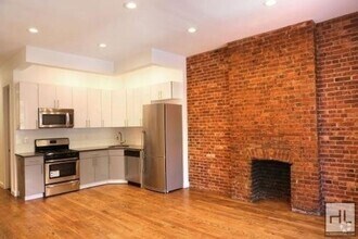 Building Photo - Myrtle Avenue / Spacious 3-Bed, 2-Bath / ...