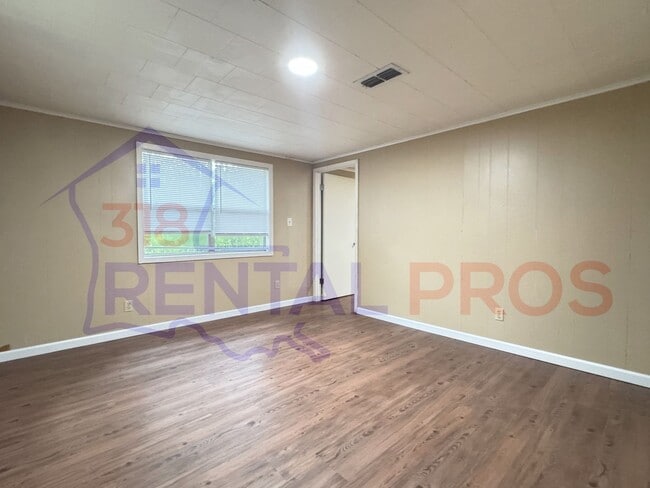 Building Photo - 3 Bed, 2 Bath Home in Ruston