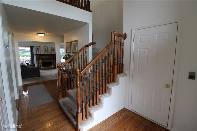 Building Photo - 5531 Redbud Ct