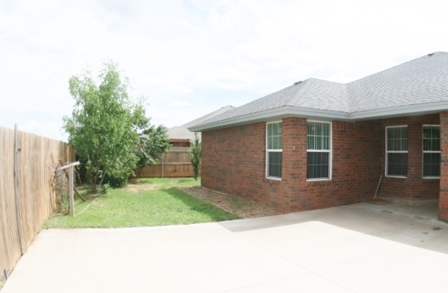 Building Photo - Open Floor Plan,  Fruit Trees, Pets Allowed