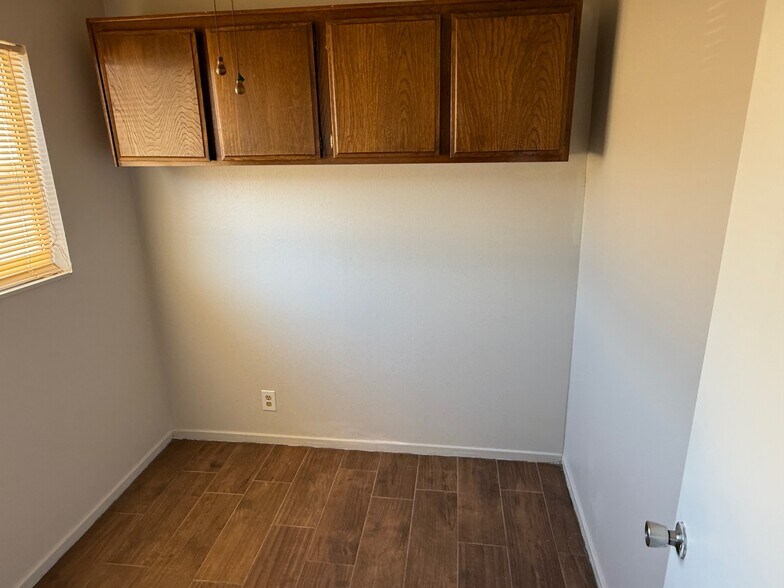 Building Photo - 13623 Valerio St