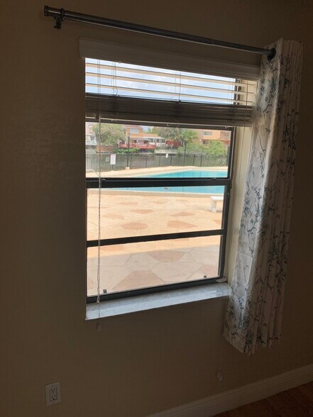 Building Photo - 1335 W 68th St