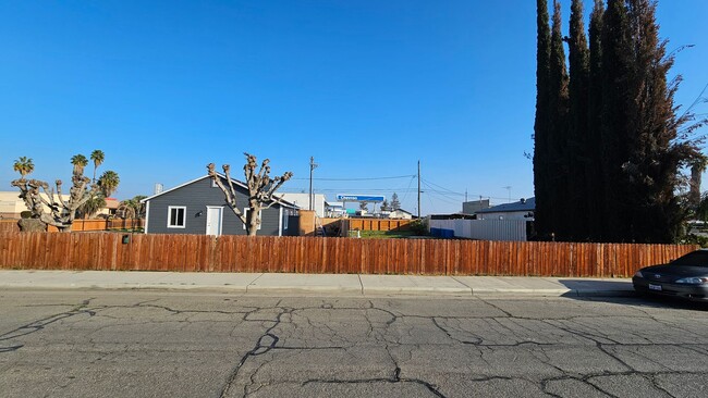 Building Photo - Newly Updated 3 Bd 1 Ba Wasco Home