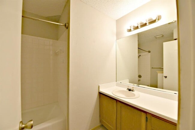 Building Photo - 12903 Humphrey Dr