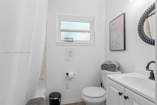 Building Photo - 4255 Wee St