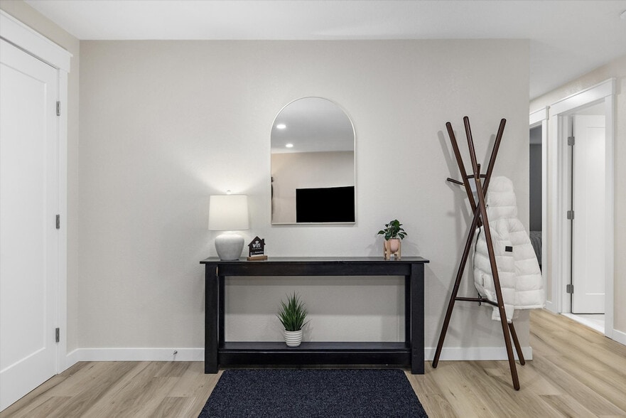 Building Photo - 2410 W Bruneau Pl