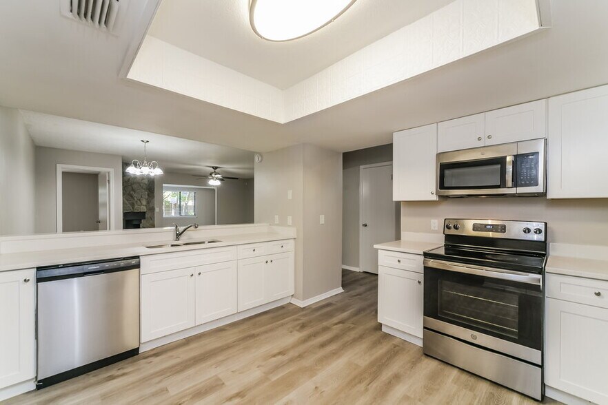 Building Photo - 1056 Saddleback Ridge Rd