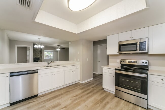 Building Photo - 1056 Saddleback Ridge Rd