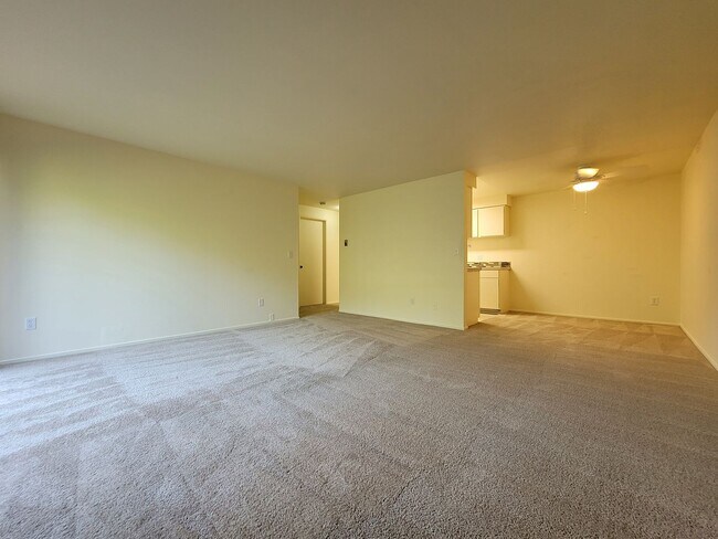 Building Photo - Conveniently located South Kirkland near Downtown-Laurel Park