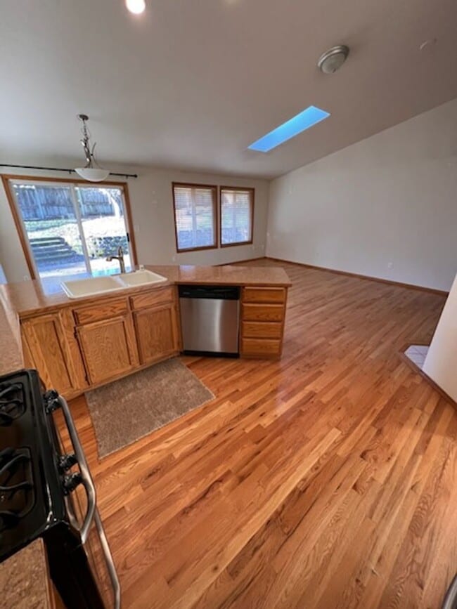 Building Photo - Lake Louise Gem