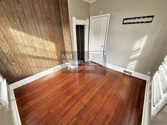 Building Photo - 735 S Wisconsin- 5 bedroom, 2 bathroom house