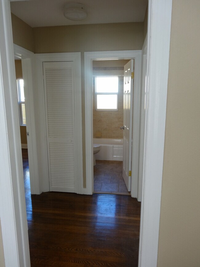 Building Photo - Three Bedrooms One Bathroom with Shaded Porch