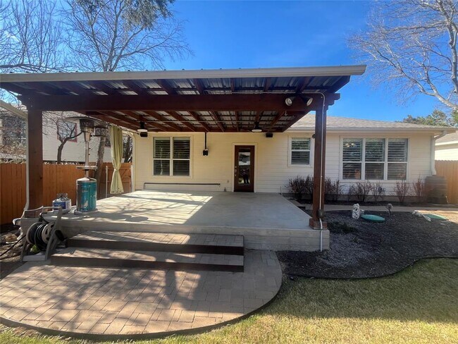 Building Photo - 2203 Yellow Bird Trail