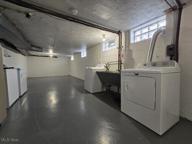 Building Photo - 2314 Westmoor Rd