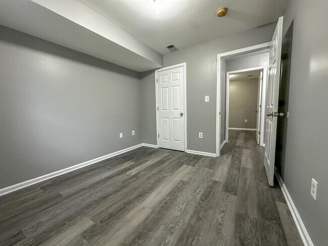 Building Photo - 280 Jelliff Ave