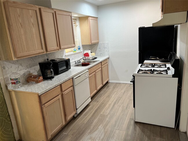 Building Photo - 5410 Greylog Dr