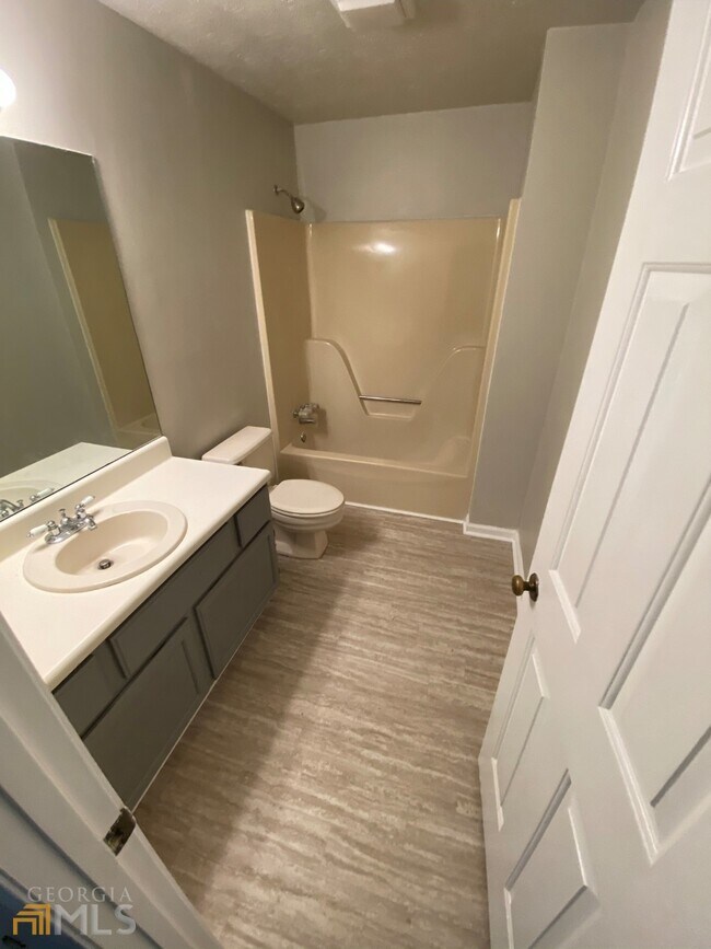 Building Photo - 2110 Country Walk Way SE