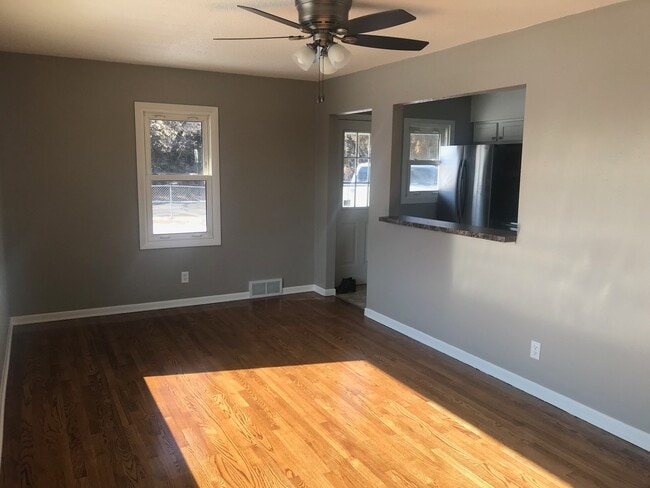 Building Photo - 1244 Pershing Dr